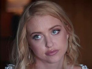 La blonde accro au sexe ne peut pas résister à une grosse bite noire