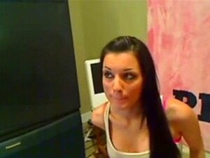 La prostituée la plus sexy fait une pipe en webcam