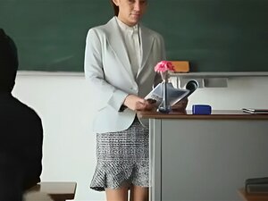 Jav professeur aux gros seins doit satisfaire une étudiante coquine