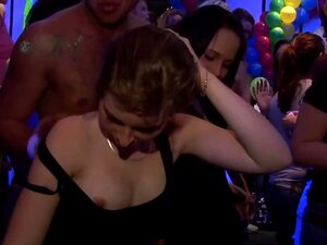 Orgie hardcore non-stop avec des mecs et des nanas en chaleur