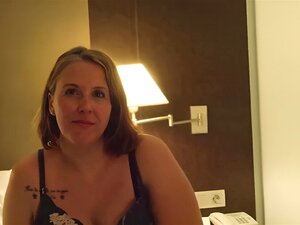 Amatrice voluptueuse, Nayara est sur le point de tromper son conjoint,