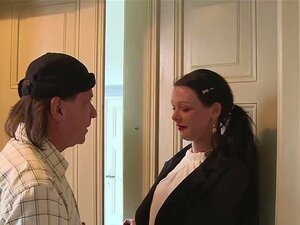 La sexy propriétaire MILF, la sexy propriétaire Anna Von