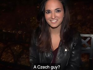 Agent Public, une chatte espagnole chaude se fait pilonner par un