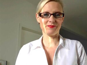 Baiser le patron en bas - Le patron coquin a besoin d'une baise