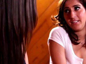 April O'Neil surprise par sa belle-mère salope