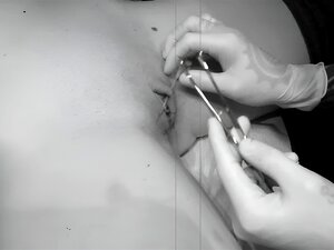 Piercing à serrure de chatte. Bijoux corporels intimes ou ceinture de