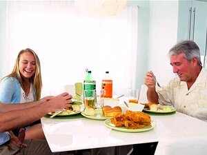 NE BAISE PAS MA belle-fille - Alyssa Cole baise l'ami de son