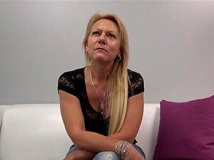 Découvrez une rencontre époustouflante avec une séduisante blonde