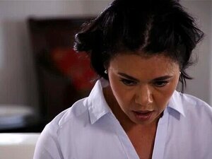 La belle-mère latina a surpris son beau-fils en train de se masturber