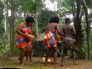 Rituel orgiaque dans la jungle
