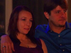 Un couple amateur se prépare à vivre leur première expérience