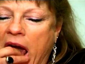 Une BBW française mature se fait baiser le cul par un nouveau mec