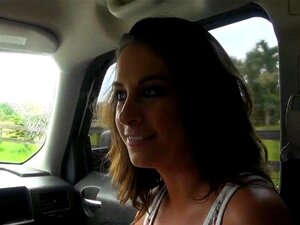 La MILF juteuse est obsédée par le sexe