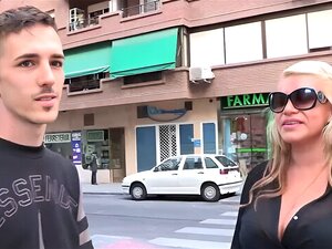 Amène-moi un autre mec frais pour baiser ! Alexa Blune veut baiser