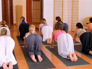 Centre de fitness pendant l'entraînement, baisez-vous