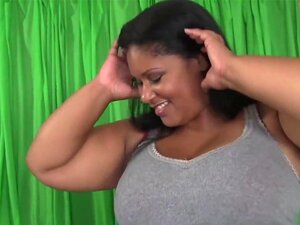 La pornstar folle Delilah Black dans la meilleure scène xxx faciale,