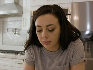 Plongez dans les rêves les plus fous de Whitney alors que son