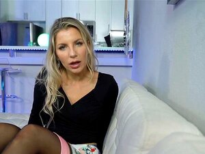 Le beau-fils s'occupe de la chatte affamée de sa belle-mère MILF. La