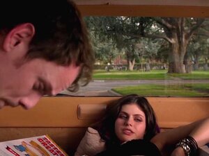 Alexandra Daddario - Scènes de Hawt Sexy en 4K