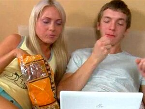 Énorme bite serbe dans une chatte de fille