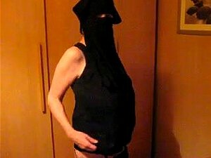 Jouer avec mes énormes nichons, Un film porno de gros seins étrange