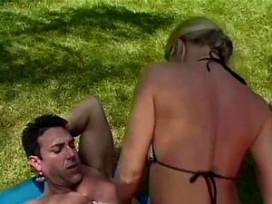 D'énormes melons rebondissent sur un énorme joystick