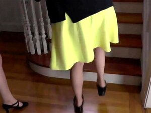 College life 4 se frotte avec une brosse à cheveux sur des