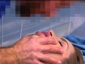 L'officier LP baise la chatte de Kimmy Granger si fort. La voleuse