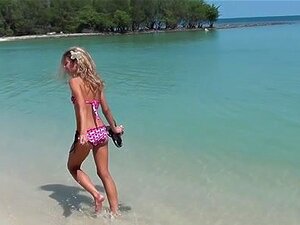 Bébé bouclée à la plage, j'avais de super plans pour aujourd'hui :