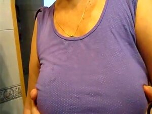 Gros nichons latinas et argentins, agrippant les nichons de ma femme