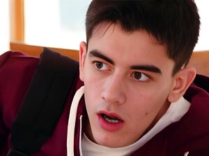L'envoûtante Emma Booty séduit son beau-beau-beau-fils et le baise