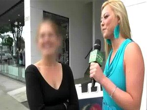 Une bombe se déshabille et baise en public pour de l'argent 16