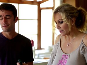 MILF baisée avec plaisir oral par son beau-fils