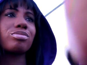 La pornstar en chaleur Mahlia Milian dans un creampie exotique, gros