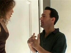 Une Latina chaude et poilue se fait baiser dans le cul, une adorable