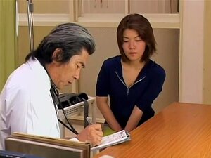 Belle chatte jouée durement dans une vidéo fétichiste médicale
