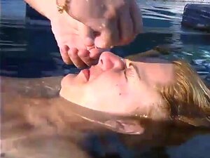 Regardez la magnifique Jenni Lee attachée et forcée à jouir en