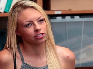 Découvrez le plaisir absolu avec la superbe Zoey Dark, qui se fait