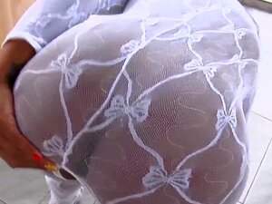 Les putes brésiliennes adorent chevaucher des bites. Les putes