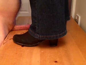 Queue Brutale *** Sous Les Bottes