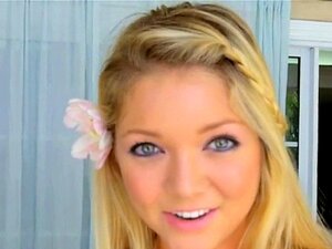 Éjaculation buccale pour une mignonne. Une beauté charmante remplit