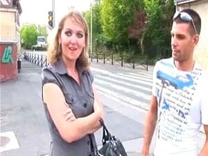 Lola mature française se fait baiser en gangbang en bas