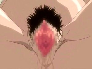 Un anime aux gros seins reçoit un énorme gode à l'intérieur. Un