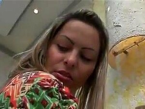 Elle en fait un buzz anal,