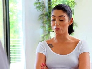 La bombe rebelle Vanessa Sky adore les grosses bites dans son cul. La