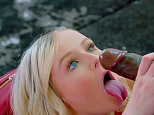 La petite blonde Natalia Queen devient folle pour BBC - Porno noir. La