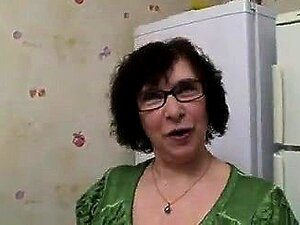 Une énorme salope mature se fait baiser avec son gros chibre