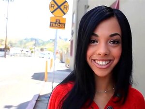 La pornstar exotique Taylor Luxx dans les meilleures éjaculations,
