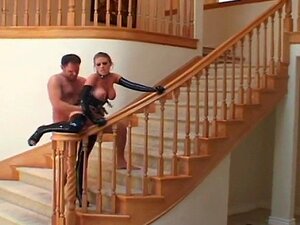 Femme au foyer en latex