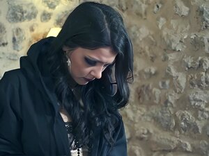 Deux femmes noires baisent Katie Thomas